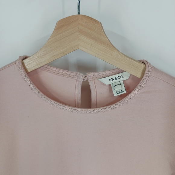 RW&Co. Textured Floral Fringe Sleeve Top - Picture 2 of 6